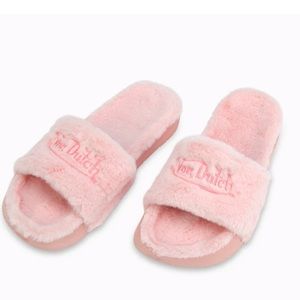 Pink fur Von Dutch Slides. Size 9.